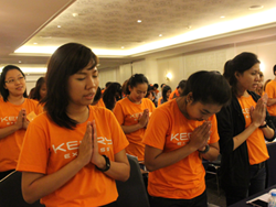 ฝึก และเรียนรู้มารยาท และการทำความเคารพทักทายในสถานการณ์ต่างๆ