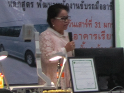 ผู้บริหารให้โอวาท  พร้อมกล่าวเปิดการฝึกอบรม