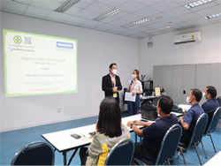 กล่าวต้อนรับพร้อมแนะนำวิทยากร และกิจกรรมฝึกอบรม