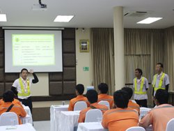 แนะนำทีมครูฝึกประจำฐานกิจกรรมต่างๆ Driving instructor