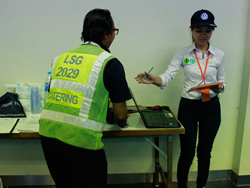 ตรวจประเมินการมองเห็นในภาวะแสงสลัวด้วยเครื่อง VR Vision Screening