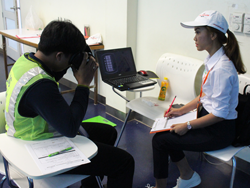 ตรวจประเมินการมองเห็นในภาวะแสงสลัวด้วยเครื่อง VR Vision Screening