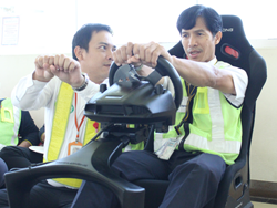 ฝึก และทดสอบทักษะการบังคับควบคุมพวงมาลัยแบบดึง-ดัน Steering Control by Push-Pull