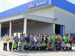 ถ่ายภาพร่วมกันเป็นที่ระลึก หลักสูตร Safety Driving Training Course