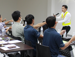เทคนิคการขับรถอย่างปลอดภัยโดยอาจารย์อภิรัติ  คำสายพรม