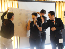 การนำเสนอผลงานที่ได้จากการทำงานร่วมกัน