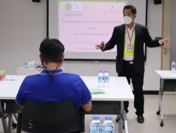 พนักงานขับรถมืออาชีพ	พนักงานขับรถมืออาชีพ			