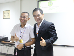 มอบรางวัลให้กับผู้ที่ทำการสอนได้ดีที่สุดประจำวัน