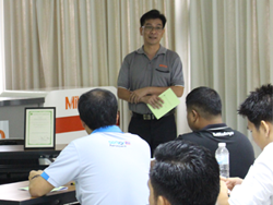 ผู้บริหารกล่าวต้อนรับพร้อมเน้นย้ำมาตรฐานความปลอดภัยของหน่วยงาน