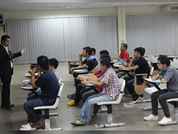 เทคนิคการขับรถอย่างปลอดภัย โดยอาจารย์อภิรัติ  คำสายพรม