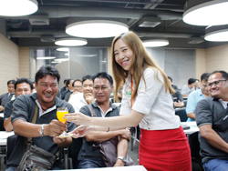 การสร้างมูลค่าเพิ่มให้กับตนเอง และงานบริการ