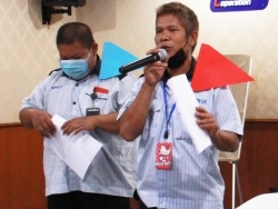 นำเสนอผลงานที่ได้จากการระดมสมอง