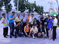 ถ่ายภาพร่วมกันเป็นที่ระลึก