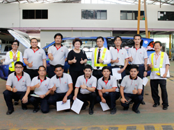 ถ่ายภาพร่วมกันเป็นที่ระลึก