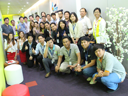 ถ่ายภาพร่วมกันเป็นที่ระลึก