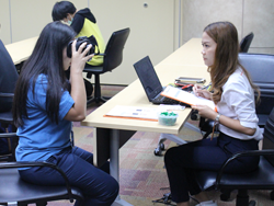 ประเมินสมรรถภาพการมองเห็นในภาวะแสงสลัวด้วยเครื่อง VR Vision Screening