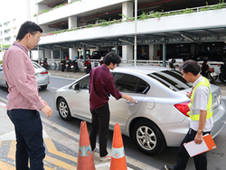 การตรวจสอบความปลอดภัยรอบตัวรถก่อนการเดินทาง