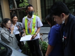 ครูฝึกประจำรถสรุปผลการฝึกอบรมพร้อมให้คำแนะนำเพิ่มเติม