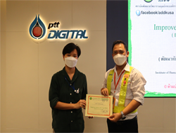 มอบประกาศนียบัตรให้กับผู้ที่ผ่านการฝึกอบรม