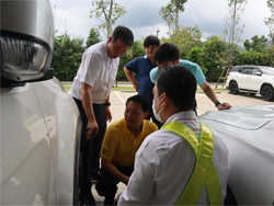 สาธิตเทคนิคการตรวจสอบความปลอดภัยรอบตัวรถ
