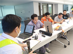 สรุปผลการฝึก พร้อมให้คำแนะนำเพิ่มเติมโดยหัวหน้าทีมครูฝึก