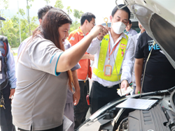 การตรวจสอบของเหลวภายในห้องเครื่องยนต์