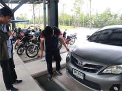 การตรวจสอบความปลอดภัยรอบตัวรถ