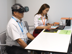 ตรวจประเมินการมองเห็นในภาวะแสงสลัวด้วยเครื่อง VR Vision Screening