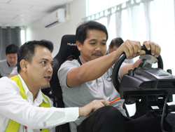 ฝึก และทดสอบทักษะการบังคับควบคุมพวงมาลัยแบบดึง-ดัน Steering Control by Push-Pull