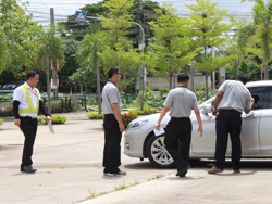 ฝึก และประเมินทักษะการตรวจสอบความปลอดภัยบริเวณโดยรอบตัวรถก่อนการเดินทาง Pre-Trip Walk Around