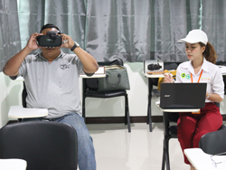 ตรวจประเมินการมองเห็นในภาวะแสงสลัวด้วยเครื่อง VR Vision Screening