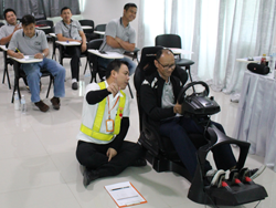 ฝึก และทดสอบทักษะการบังคับควบคุมพวงมาลัยแบบดึง-ดัน Steering Control by Push-Pull