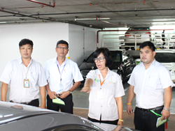 สาธิตเทคนิคการตรวจสอบความปลอดภัยบริเวณโดยรอบตัวรถก่อนการเดินทาง Pre-Trip Walk Around