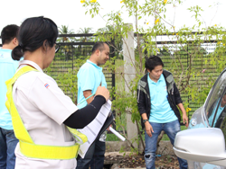 ฝึก และประเมินทักษะการตรวจสอบความปลอดภัยบริเวณโดยรอบตัวรถก่อนการเดินทาง Pre-Trip Walk Around