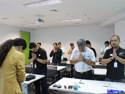 มารยาท และการทักทายผู้รับบริการตามประเภณีไทย