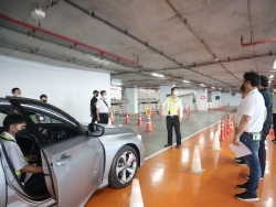 สาธิตเทคนิคการขับรถในสถานการณ์ต่างๆ	