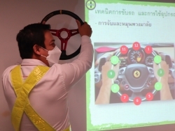 เทคนิคการบังคับควบคุมพวงมาลัยแบบ ดึง - ดัน