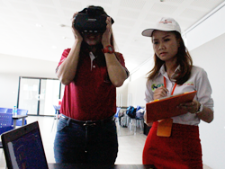 ประเมินการมองเห็นในภาวะแสงสลัวดัวยเครื่อง VR Vision Screening