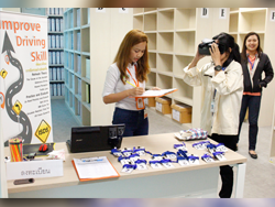 การตรวจสอบ และประเมินการมองเห็นในภาวะแสงสลัวด้วยเครื่อง VR Vision Screening
