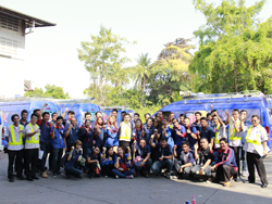 ถ่ายภาพร่วมกันเป็นที่ระลึก
