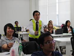 เทคนิคการขับรถอย่างปลอดภัยโดยอาจารย์อภิรัติ  คำสายพรม