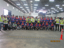 ถ่ายภาพร่วมกันเป็นที่ระลึก
