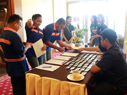 ลงทะเบียนรับเอกสารประกอบการฝึกอบรม