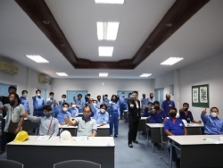 ถ่ายภาพร่วมกันเป็นที่ระลึก