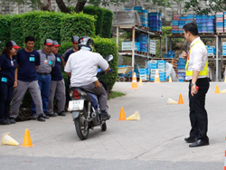 ฝึก และทดสอบทักษะการขับขี่รถจักรยานยนต์หลบหลีกสิ่งกีดขวาง Slalom