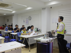 เทคนิคการขับรถอย่างปลอดภัยโดย อาจารย์อภิรัติ  คำสายพรม