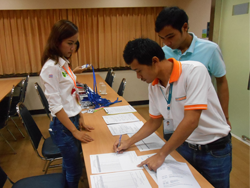 ลงทะเบียน  รับข้อสอบ ก่อนฟังบรรยายและทำกิจกรรม