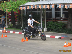 การฝึกและทดสอบทักษะการทรงตัวหลบหลีกสิ่งกีดขวาง