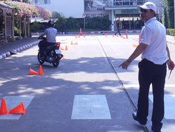 ฝึกและทดสอบการขับแบบซิกแซก-Slalom