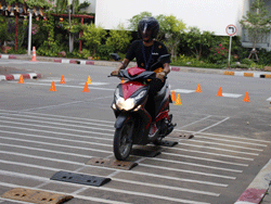 ฝึกและทดสอบทักษะการทรงตัวบนเนินลูกระนาด